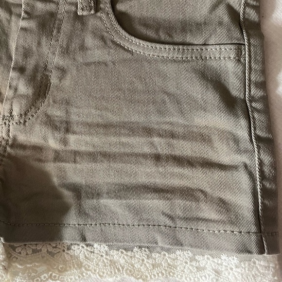 Thereabouts girls poet blouse and H&M girls kakhi lace shorts Bundle - Picture 8 of 8